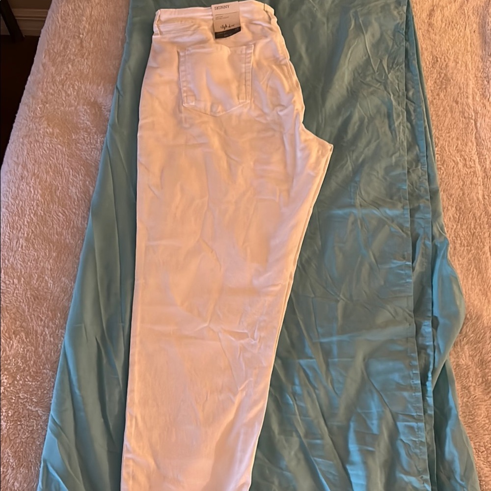 Style & Co. White Skinny Jeans Sleek Design